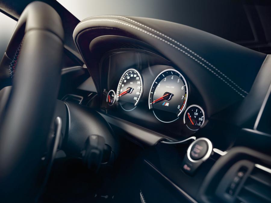  BMW M6 Coupe Competition Package 2015 года  (фото 13 из 14)